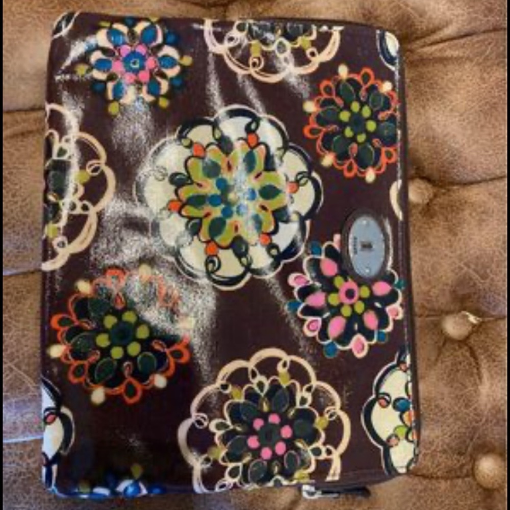Fossil Clutch